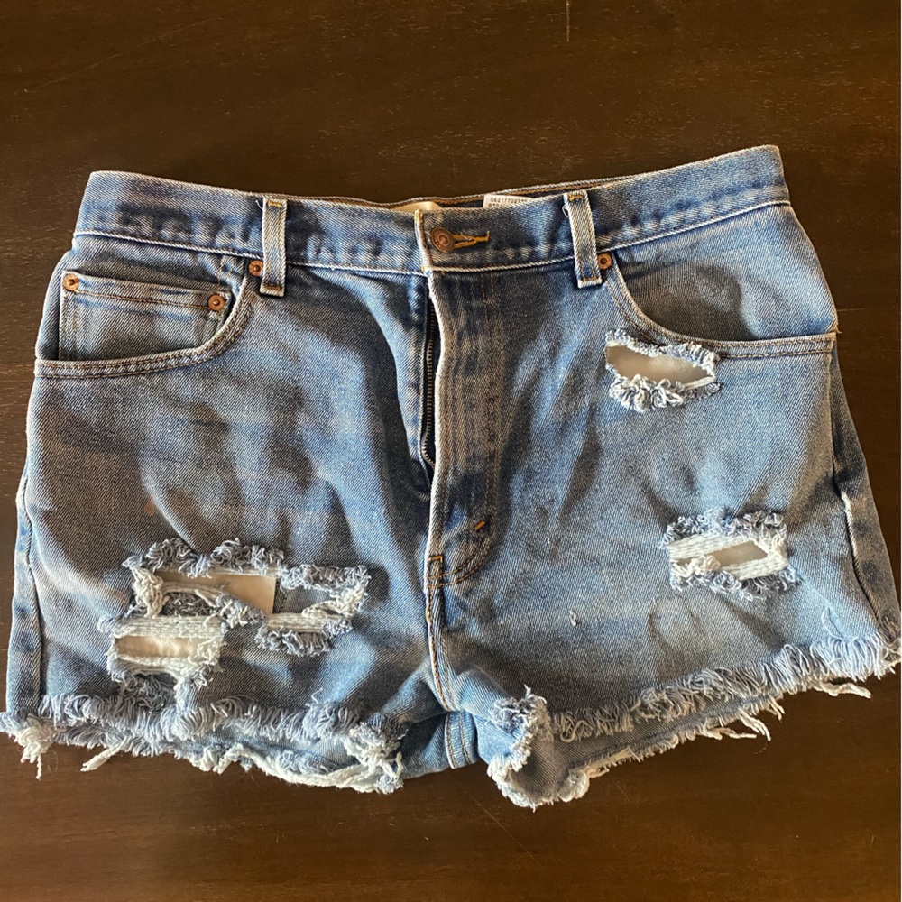 Cut-off Levi’s Shorts